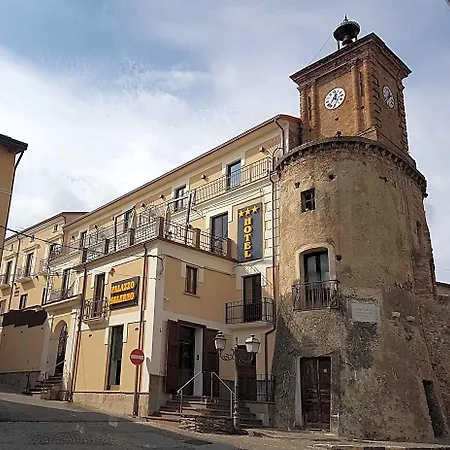Palazzo Salerno Roggiano Gravina